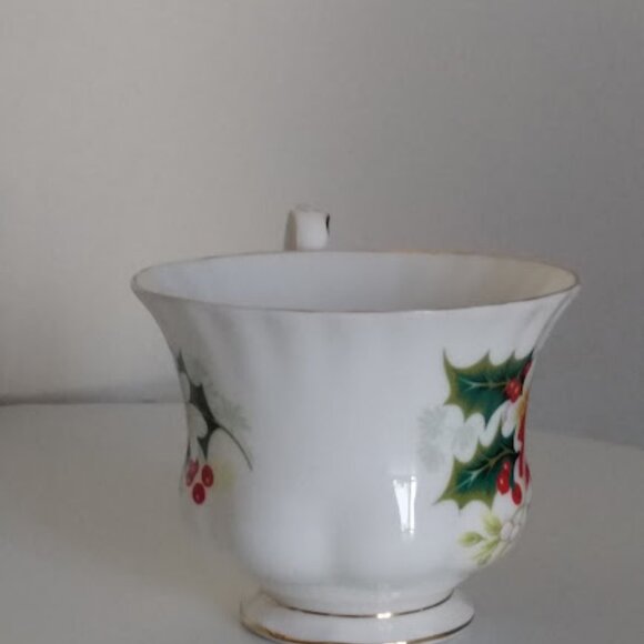 Royal Albert Poinsettia Yuletide Teacup And Saucer, England Bone China Christmas - Picture 7 of 13
